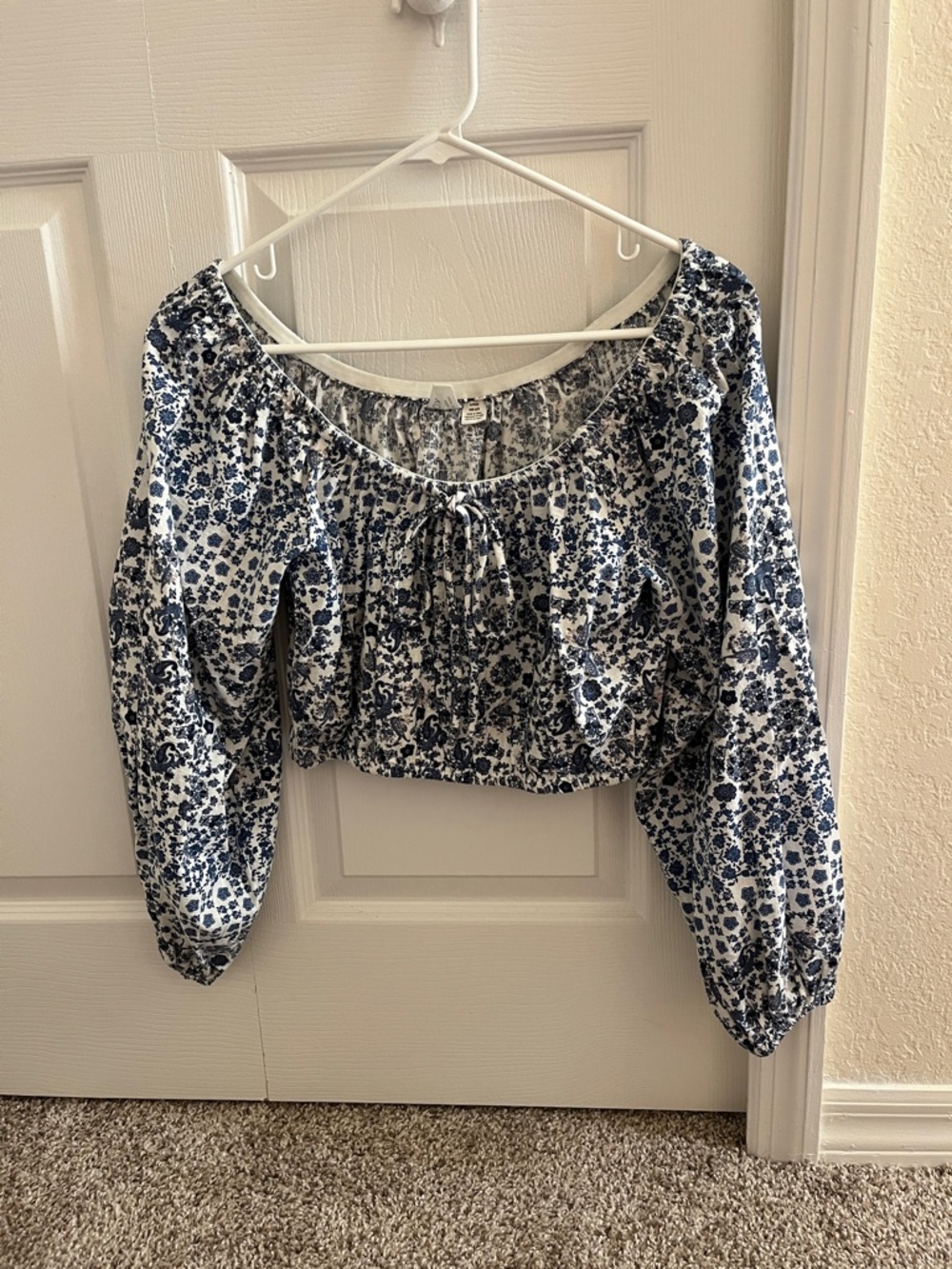 Roxy White & Navy Floral Crop Top - Picture 1 of 2